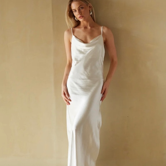 White - Picture 1 of 4